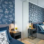 Apartament 55M2 - Darmowy Garaz - Klimatyzacja - Centrum - 24Na7 * Wroclaw