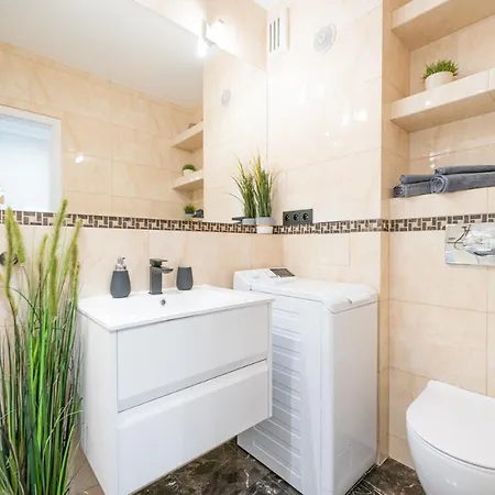 55m2 - Darmowy Garaz - Klimatyzacja - Centrum - 24na7 *