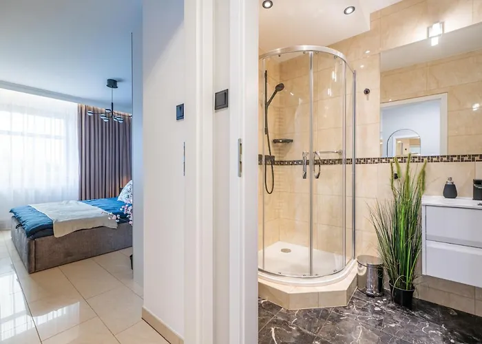 아파트 55m2 - Darmowy Garaz - Klimatyzacja - Centrum - 24na7 *